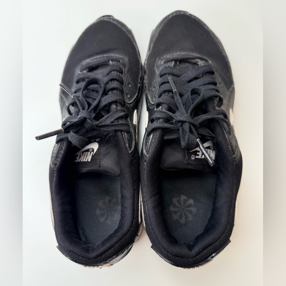 Nike Women's Air Max 90 Shoes Black and White Streetwear Classic Vibes Size 8.5M - Picture 6 of 15